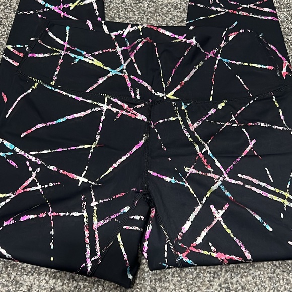 ZYIA Pants - ZYIA Abstract 7/8 leggings!